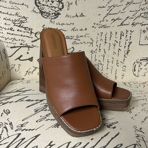 Cushionaire Platform Sandals